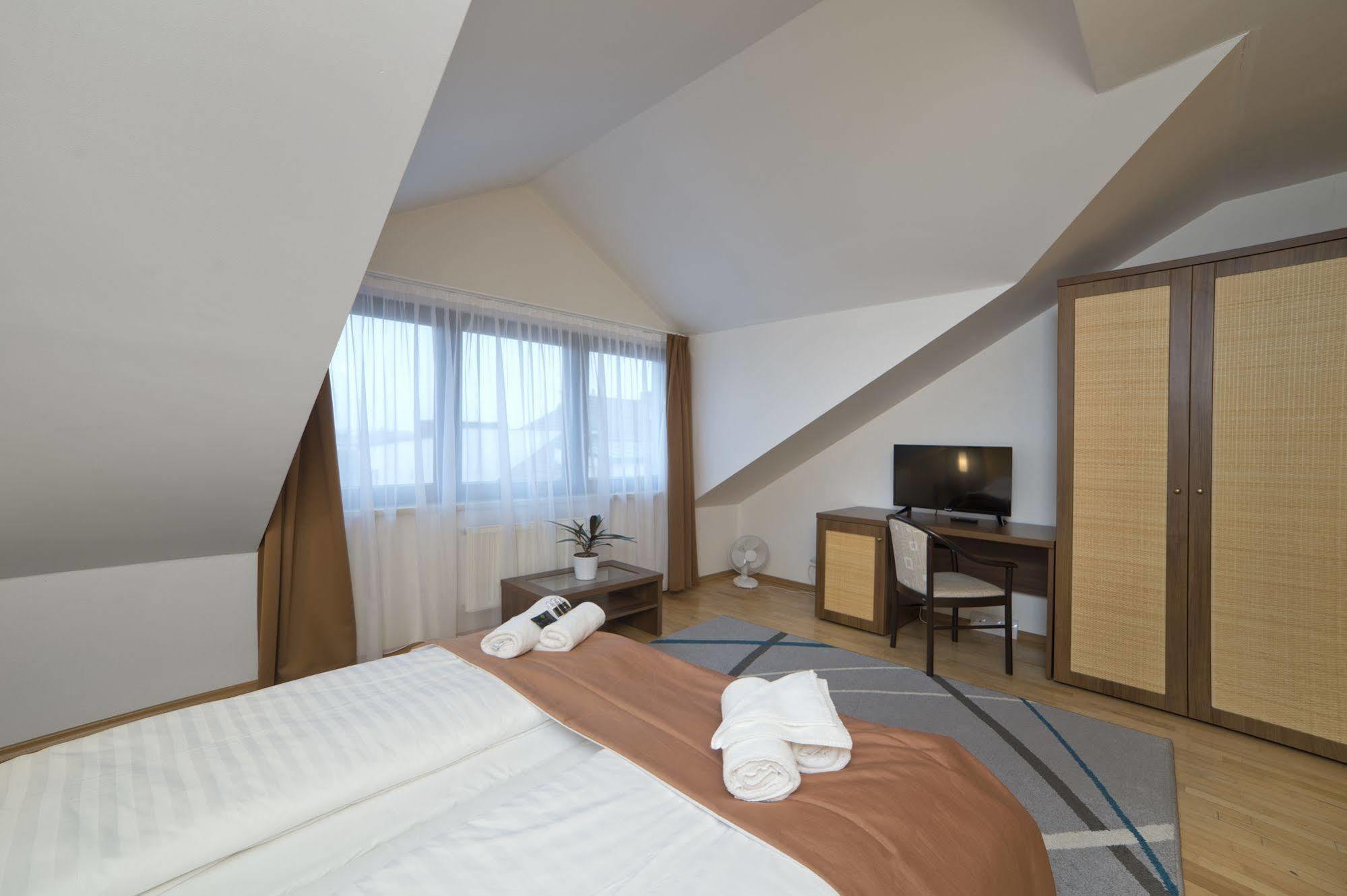 Hotel Art Písek Екстериор снимка